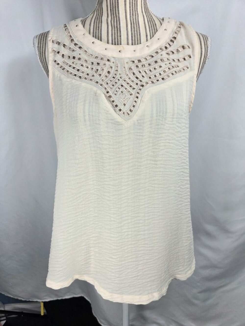 Forever 21 Ivory Cut Out Stud Neck  Sleeveless Textured Material Top Size Small